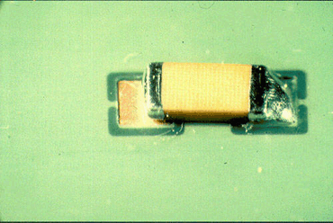 A solda pula na solda de refluxo pcb